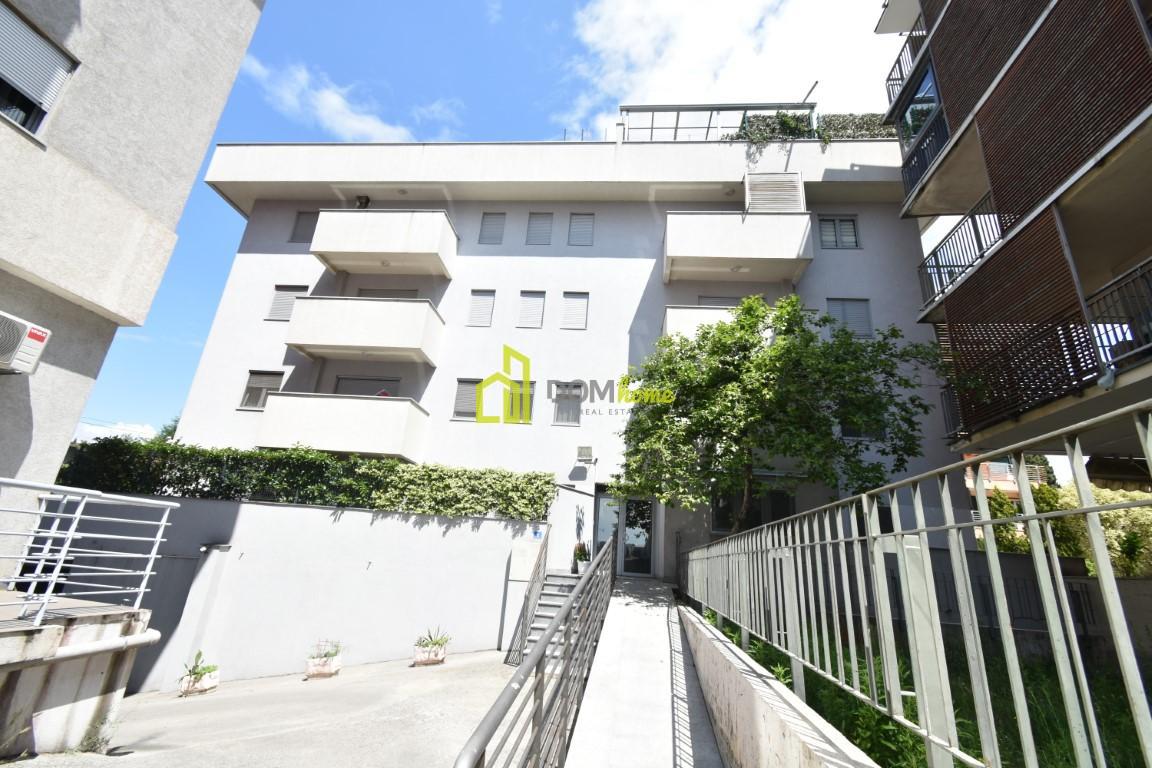 Trosoban stan 85m2, Gorica C